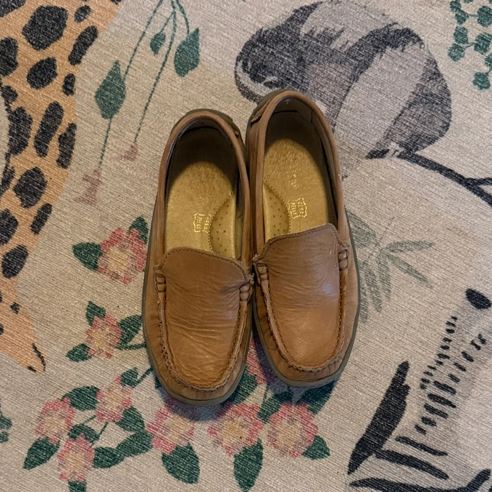 Primigi kids brown/camel leather loafers - size 31 - good condition